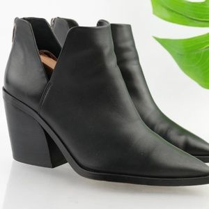 Vince Camuto Gigietta Black Leather Block Heel Bootie sz 8